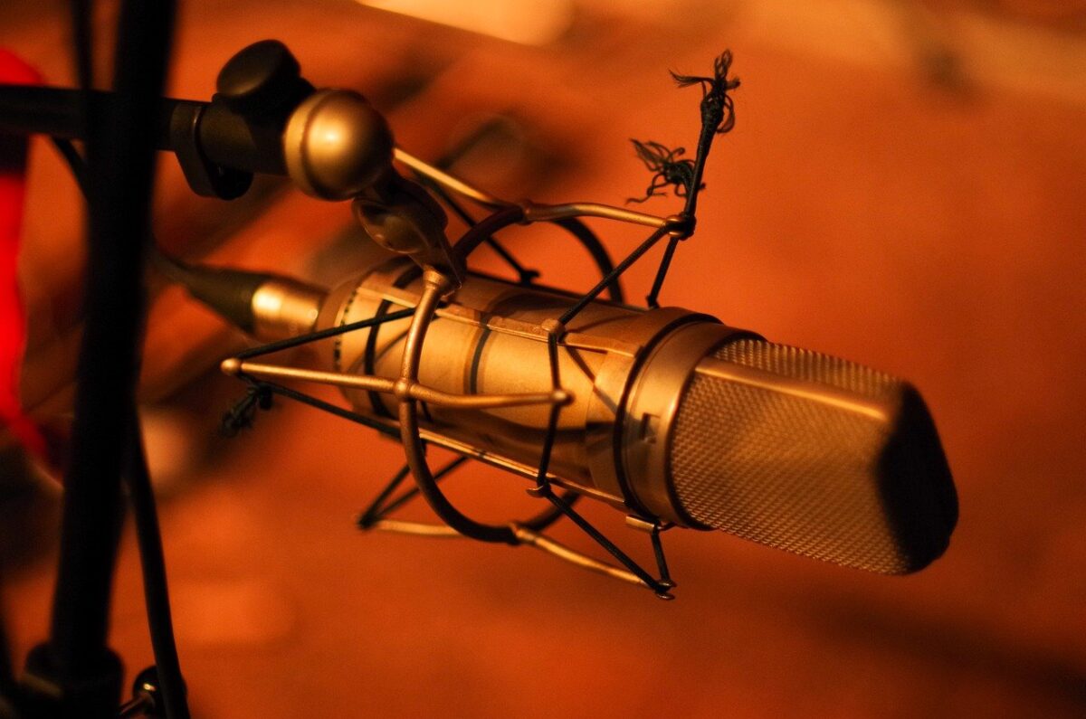 音声認識・音声合成のおすすめ入門本ランキング12選!【2021年】